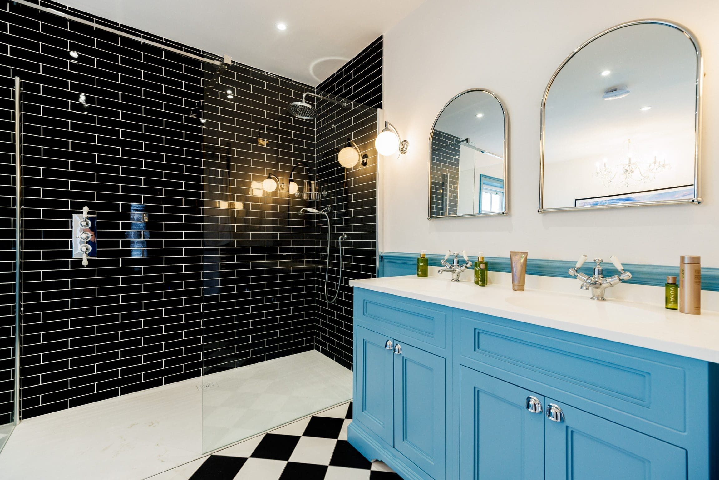 ensuite_bathroom_twin_sink_large_walkin_shower_for_two_rochtaine