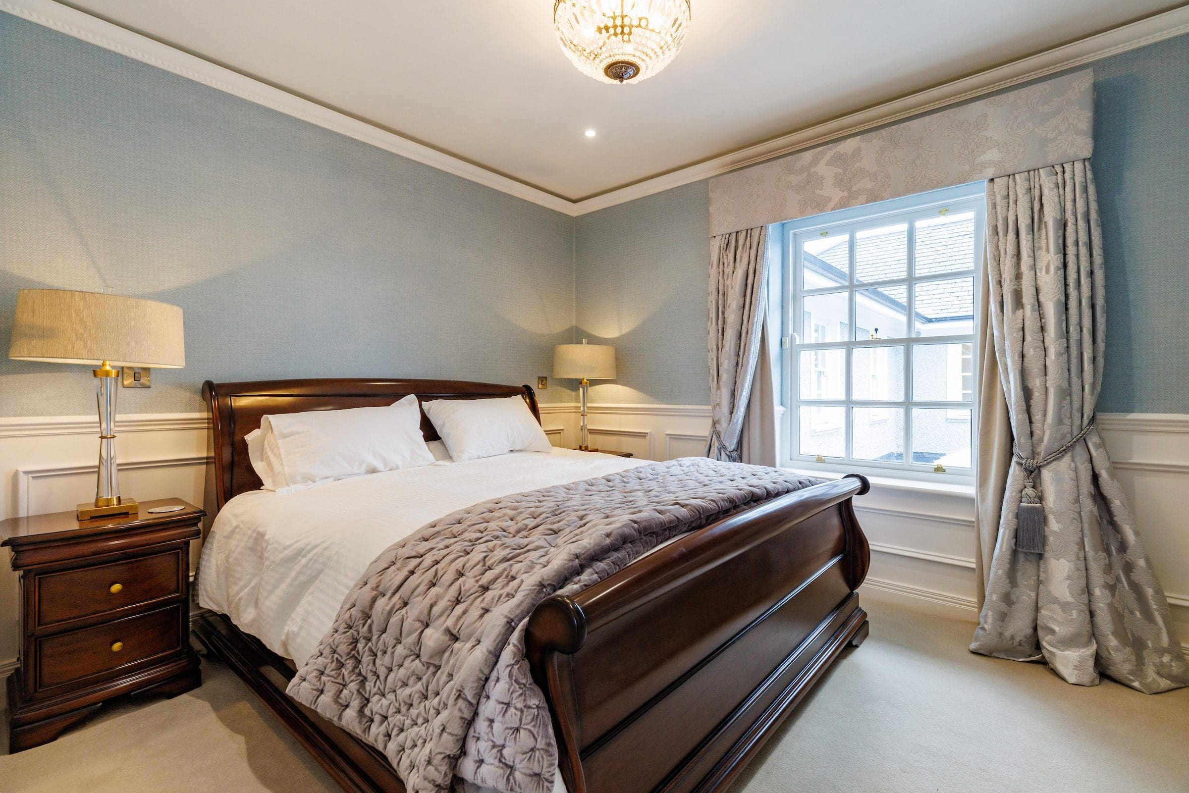 A luxurious superking bedroom in Rochtaine Mansion mount Juliet