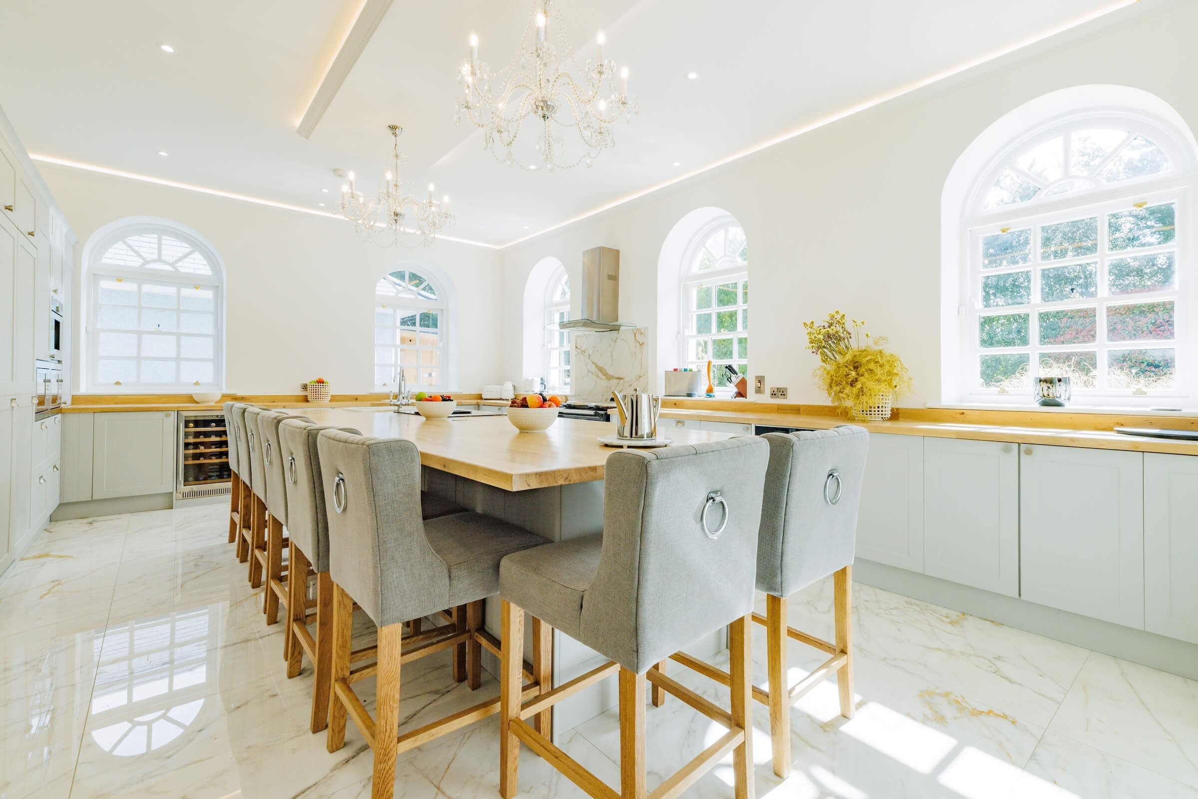 A modern fully fitted kitchen with a central bar and 10 seats in Rochtaine Mansion.